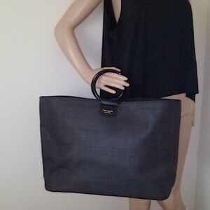 Kate Spade New York tote  Beach purse with round handles.